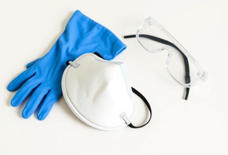 معدات الحماية الشخصية اللازمة عند استخدام مبيدات البق