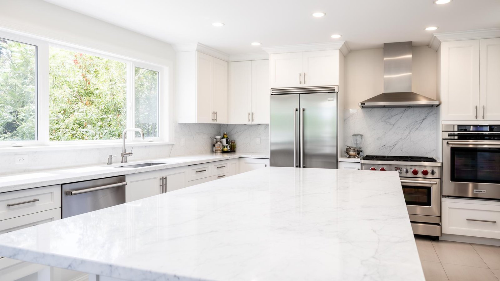 دليل تنظيف المطبخ من الدهون — طرق فعالة للتخلص من الشحوم نهائياً 2026